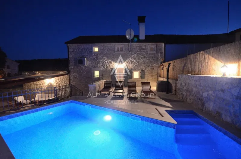 Istria, Rovinj: Stone villa with pool great potential – 2