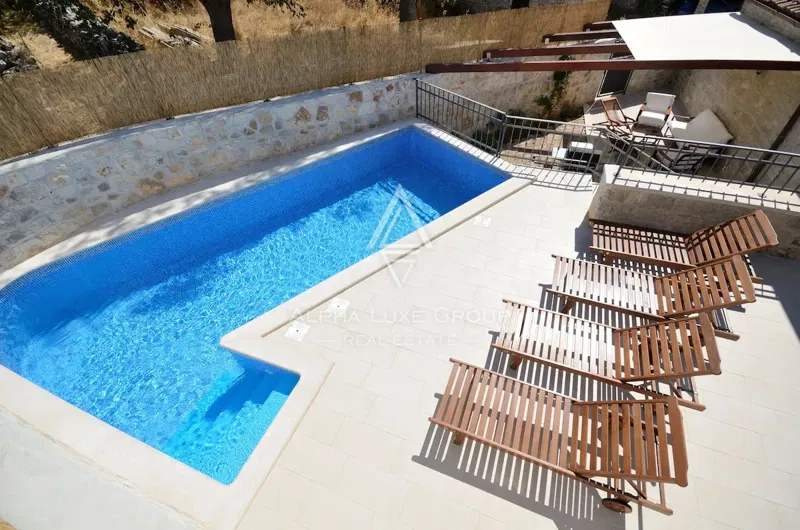 Istria, Rovinj: Stone villa with pool great potential – 3
