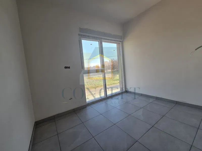 Poreč, Surroundings, Apartment on the 1st Floor with 3 Bedrooms and Rooftop Terrace, 3 km from the Sea – 2