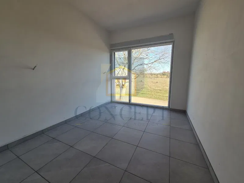 Poreč, Surroundings, Apartment on the 1st Floor with 3 Bedrooms and Rooftop Terrace, 3 km from the Sea – 3