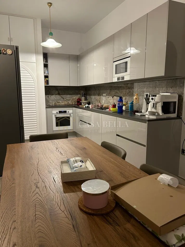 Pećine – renoviran stan 130 m² s pogledom na more – 2