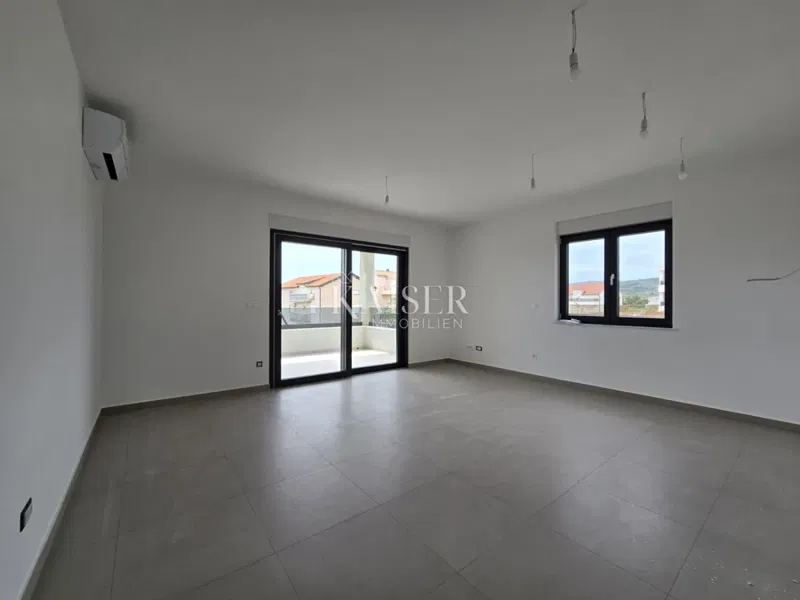 Vodice, Šibenik - Modern kétszobás apartman fedett terasszal 700 méterre a tengertől – 2