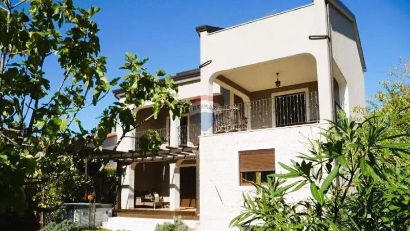 Punta, Umago – Villa di Lusso, Seconda Fila dal Mare – 2