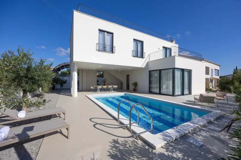 Villa con piscina vicino alla spiaggia – 2