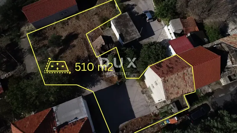 ŠIBENIK, MANDALINA - Építési telek 2 régi házzal – 2