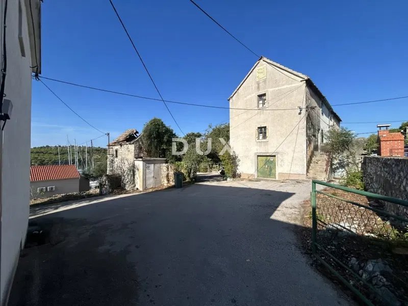ŠIBENIK, MANDALINA - Építési telek 2 régi házzal – 3