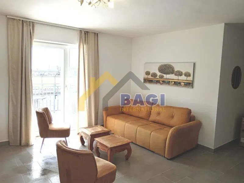 Appartamento vicino a Pola 85m2-due posti auto-giardino in comune – 2