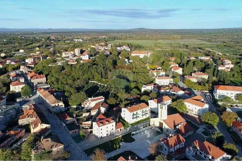 Veliko građevinsko zemljište - Benkovac 4000 m2