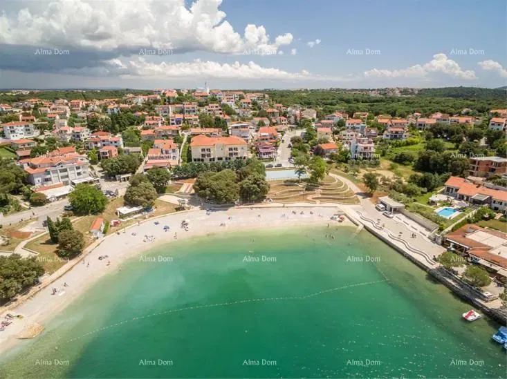 Vendiamo terreno edificabile in una posizione attraente a Pješčana Uvala. – 2