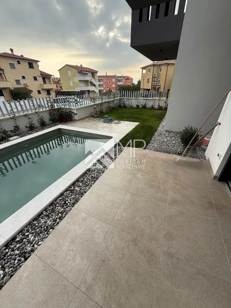 Premantura, two-bedroom apartment on the ground floor with a spacious garden with a swimming pool – 2