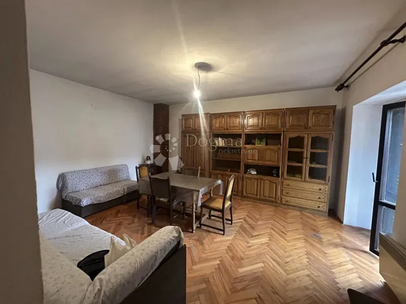 Casa Knin, 300m2 – 2