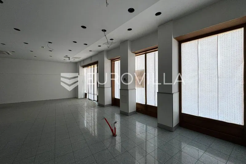 Đakovo, Centar, prostrani poslovni prostor 444 m²