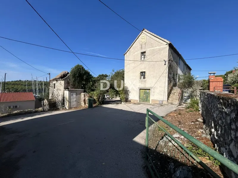 ŠIBENIK, MANDALINA - Building land with 2 old houses – 2