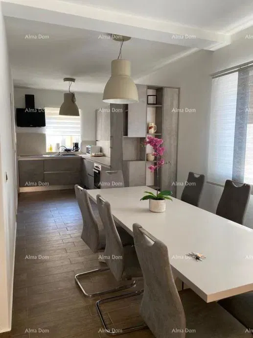 For sale: House, 200 m², Raša – 2