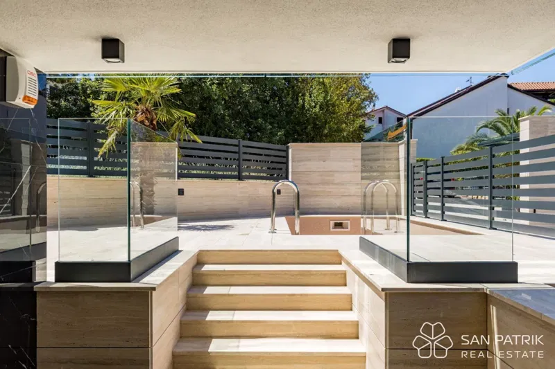 Appartamento moderno (122 m2) con giardino e piscina a Krk – 3