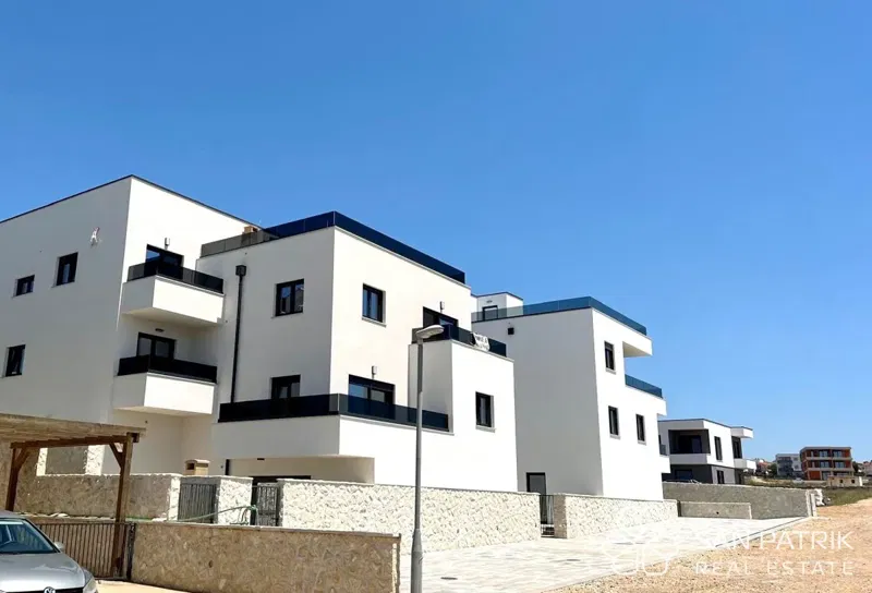 APPARTAMENTO MODERNO CON PISCINA – LA VOSTRA NUOVA CASA SUL MARE A POVLJANA – 2
