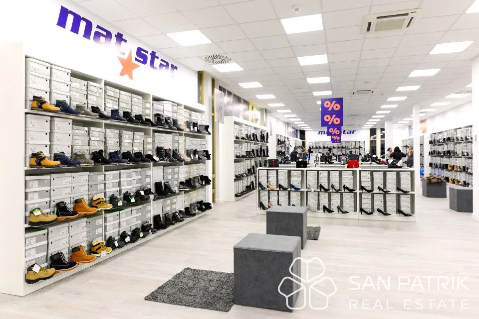 Poslovni prostor (270 m2) s pet parkirnih mjesta za prodaju u Krapini