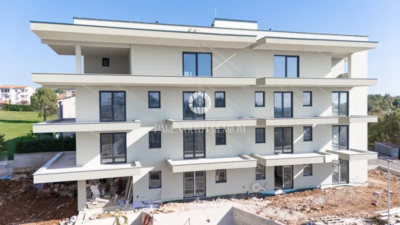 Appartamento moderno con tre camere da letto al 2° piano di un edificio con ascensore – a 1 km dal mare – 3