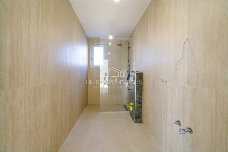 Attico con 2 ampie terrazze, ascensore interno all'appartamento e vista mare – 3