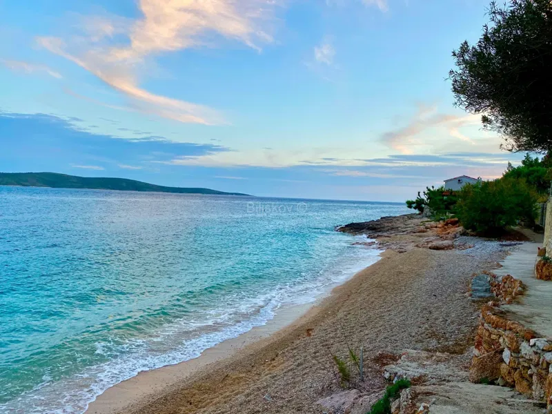 Prodaja,dvosoban stan u blizini plaže,Hvar