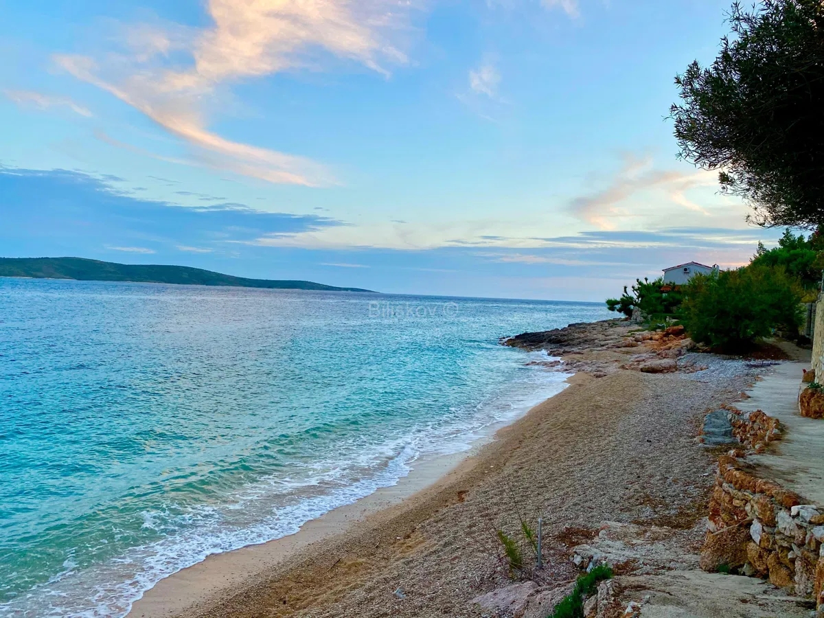 Prodaja,dvosoban stan u blizini plaže,Hvar