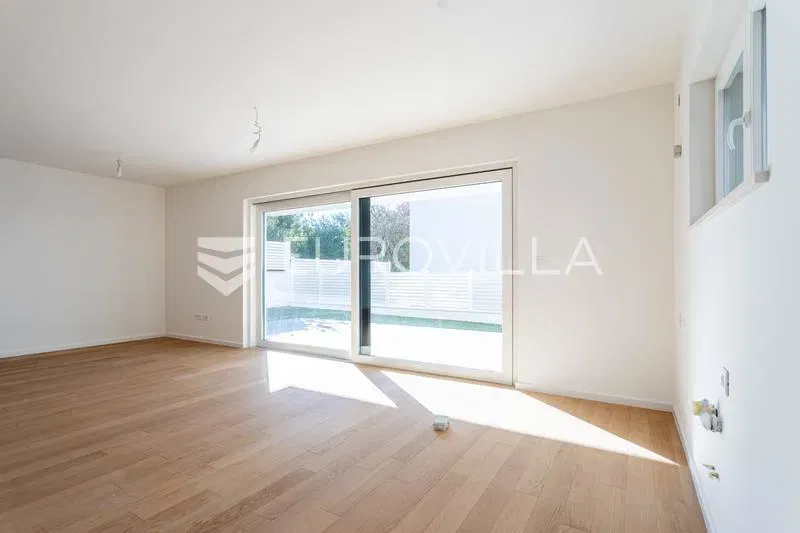 Vodice, NEW BUILDING, spacious apartment with a yard in the center of town, 148.24 m² – 2