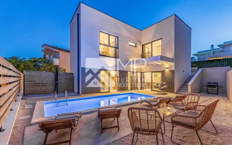 Medulin detached villa with 2 residential units, 200m from the sea – 2