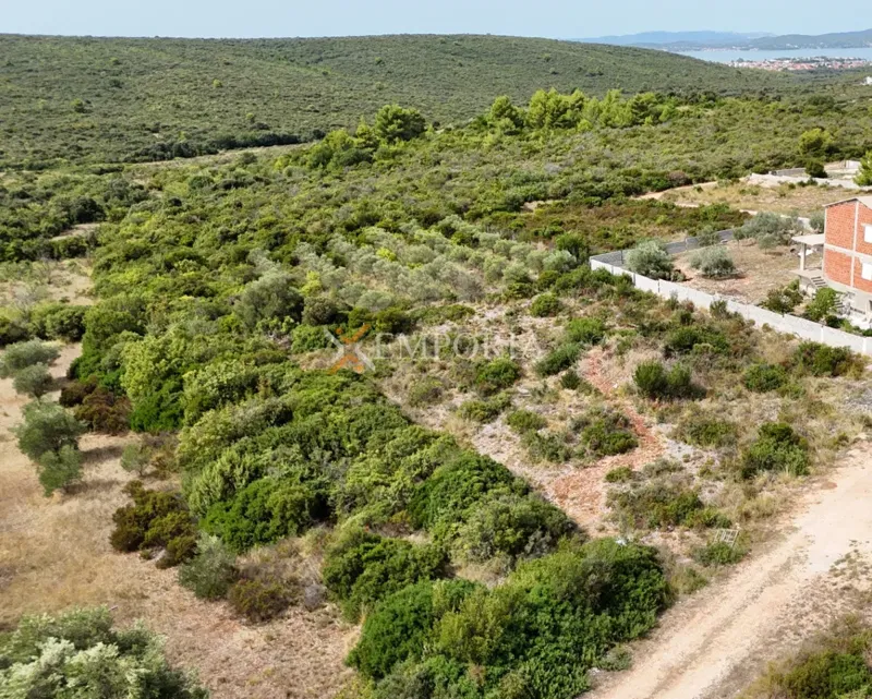Debeljak – building land 800 m² with partial sea view – 3