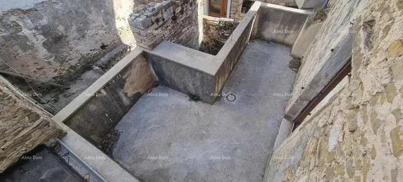 Grande casa in pietra istriana su tre piani in vendita, Buje! – 3