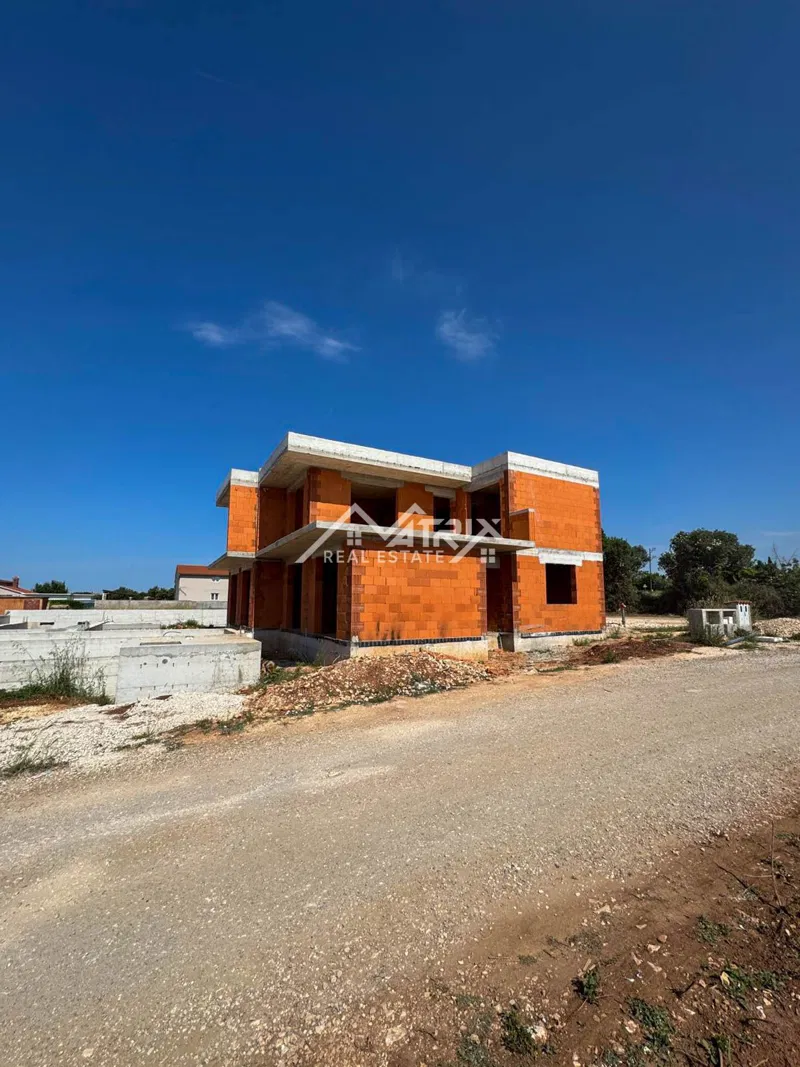 Pula, moderna kuća s bazenom i terasom – 3