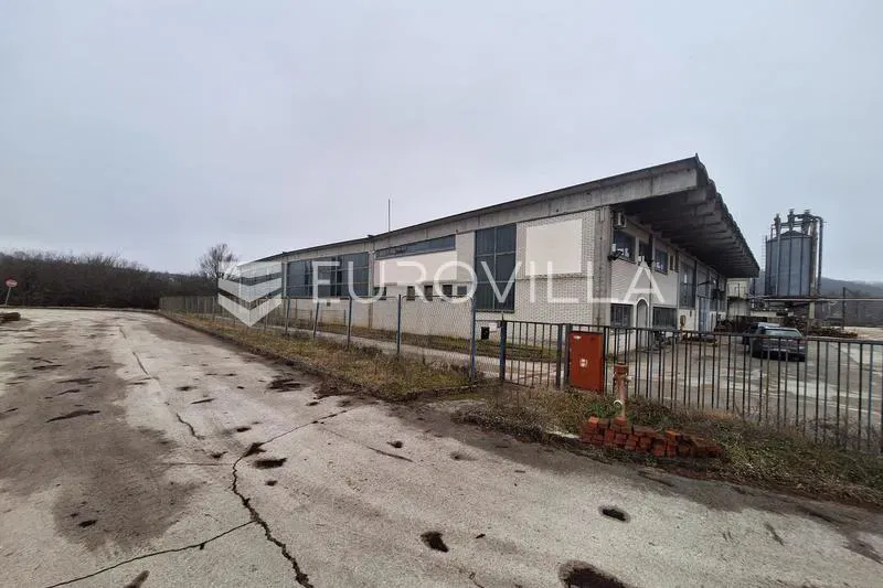 Vojnić, production hall and warehouse 9000 m² on a plot of 25000 m², multipurpose possibility – 2