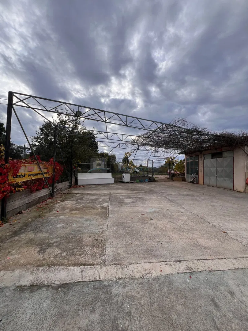 PRODAJE SE – POSLOVNI PROSTOR / SKLADIŠTE – ŠIBENIK, BIOCI