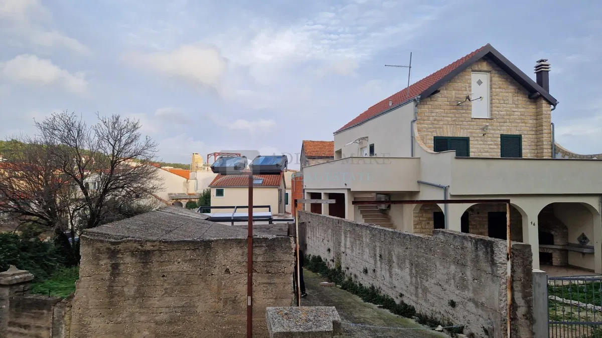 Zemljište sa građevinskom dozvolom -Tisno