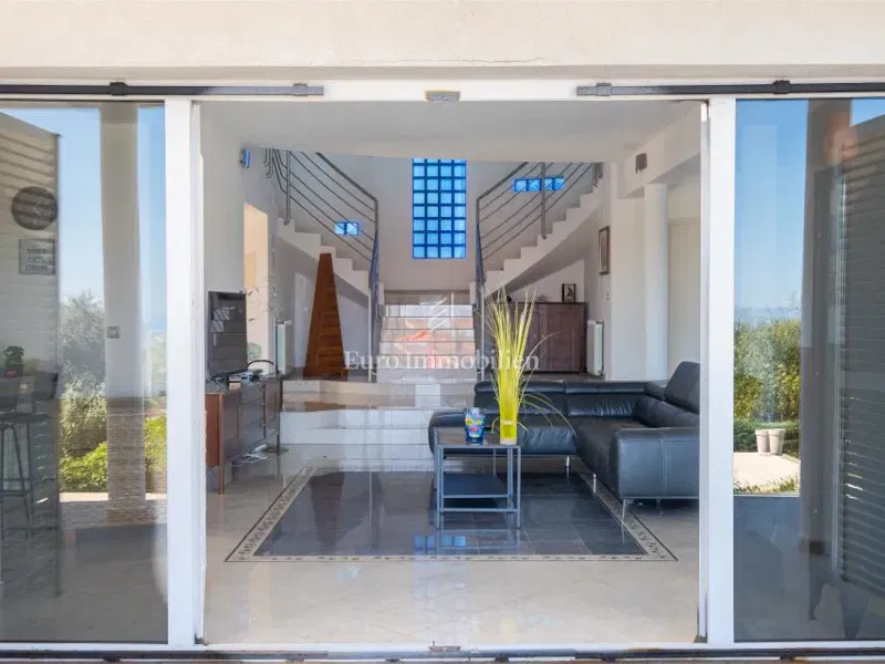 Villa arredata con piscina e ampio giardino – 3