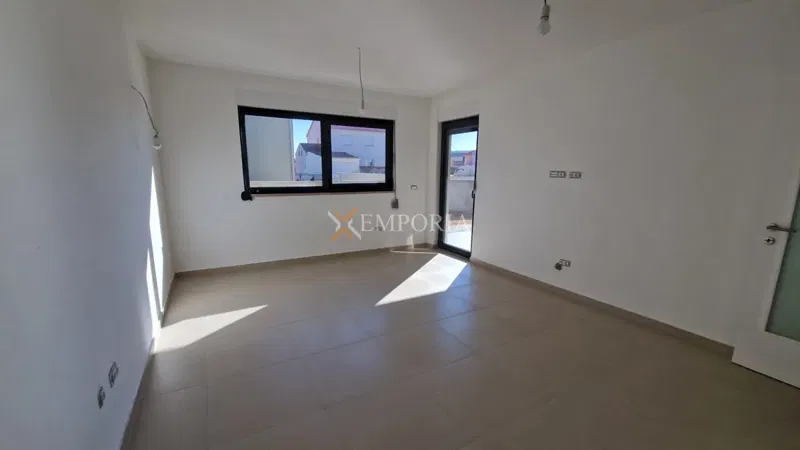 Newly built Ražanac – apartment with garden and elevator, near the sea – 2