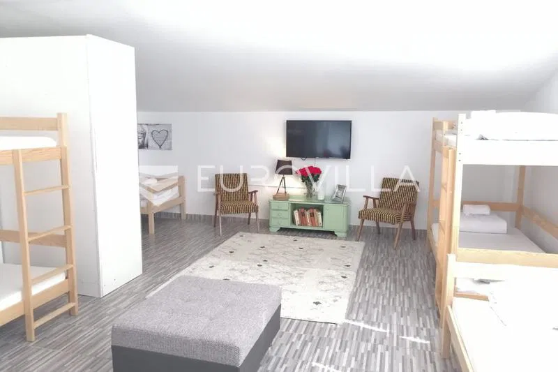 Karlovac, hostel 500 m², mirna lokacija, blizina centra