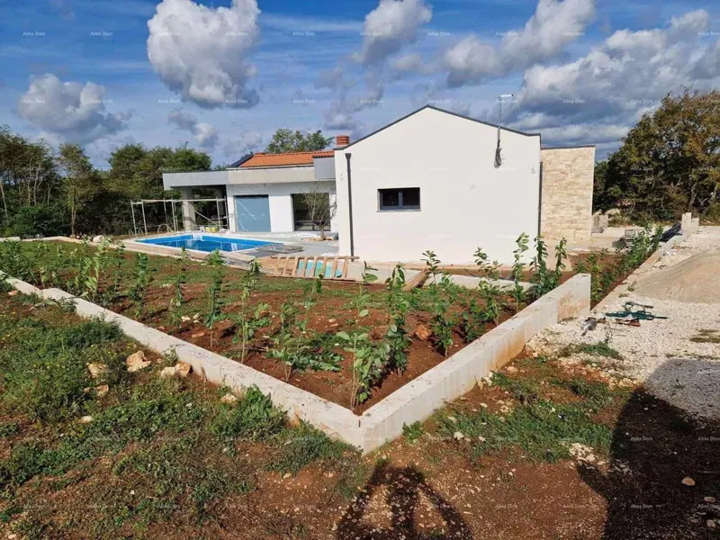 A modern, elegant one-story house with a swimming pool is for sale, near Rovinj – 2