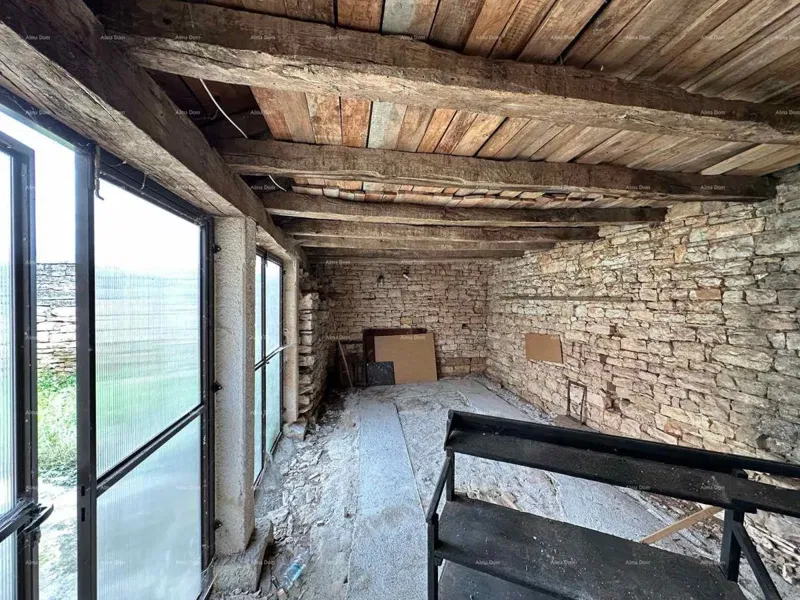 For sale: two old stone houses near the town of Poreč. – 2