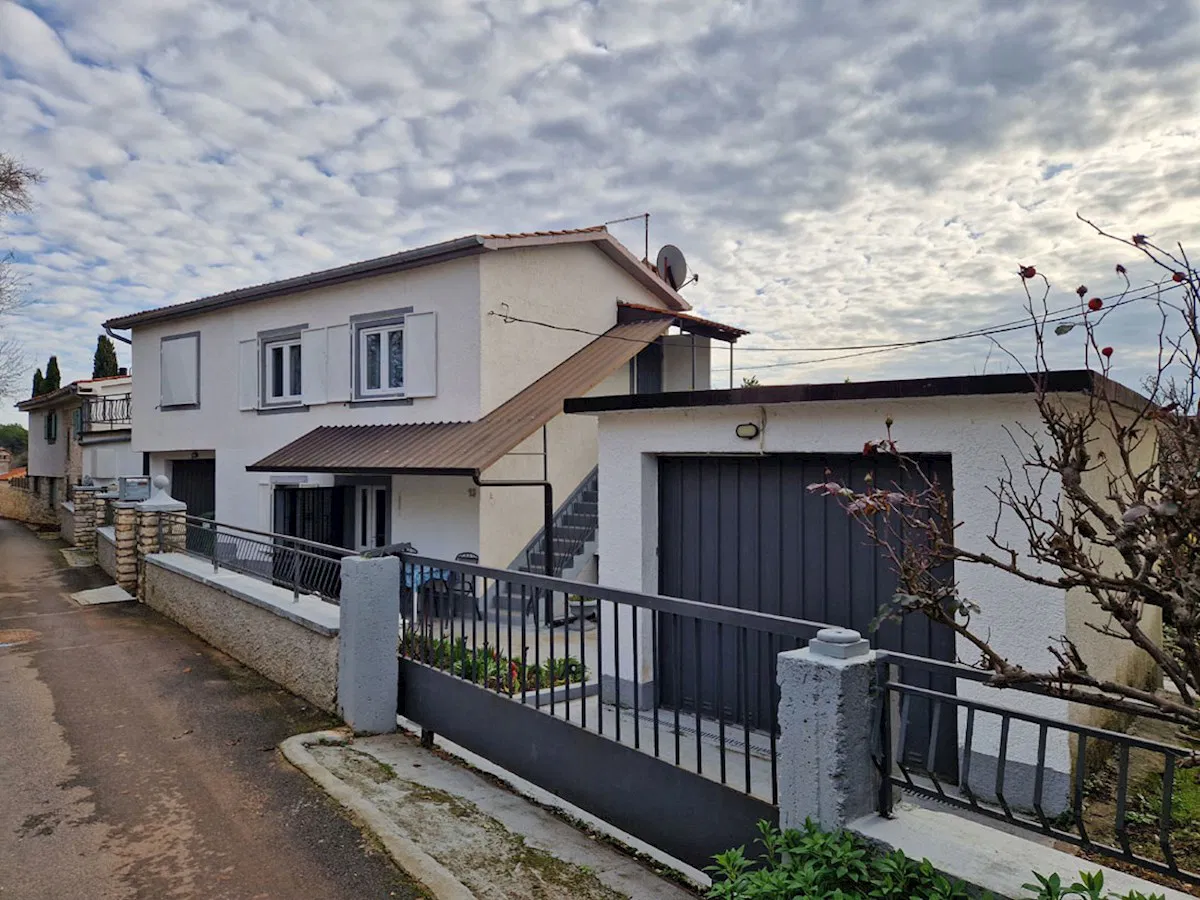 Prodaja, kuća u okolici Poreča ca.120m2 sa dvije garaže, KOP-784