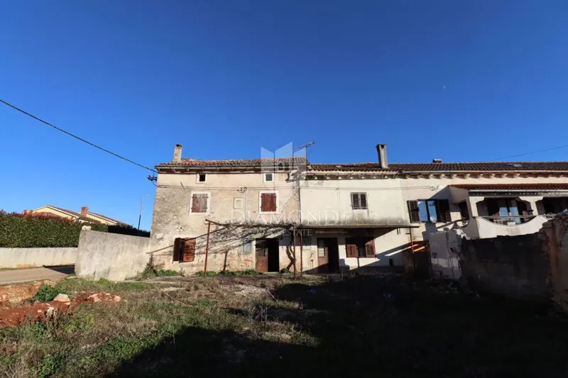 Two houses for renovation with a large yard, Žminj area – 2