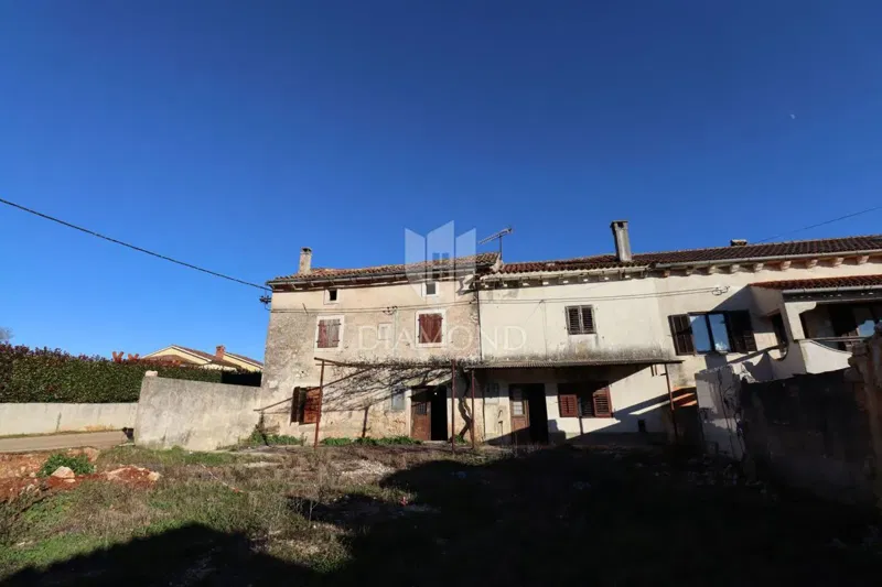 Two houses for renovation with a large yard, Žminj area – 3