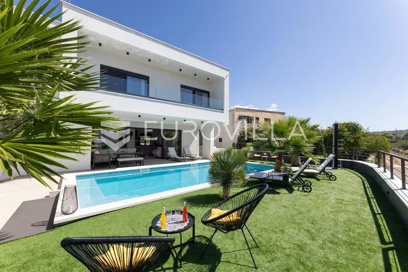Primošten, beautiful villa with a swimming pool and sea view, 311.56 m² – 2