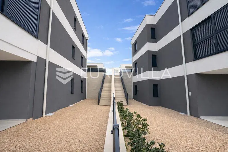 Pag, Šimuni, three-bedroom apartment with garden 120 m from the sea – 2