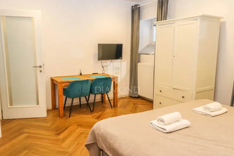 Pula, center, floor with three residential units – 2