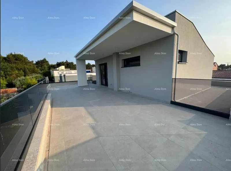 Luxury two-story apartment with a sea view and spacious terrace in Zambratija – 3