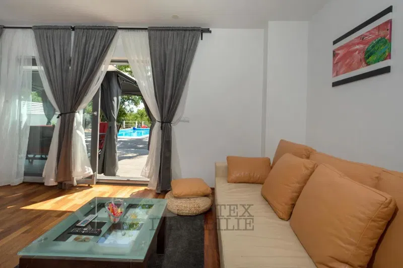 Beautiful Ground Floor Apartment with Large Garden and Pool - Poreč – 3