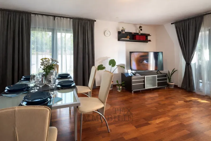 Beautiful Ground Floor Apartment with Large Garden and Pool - Poreč – 2