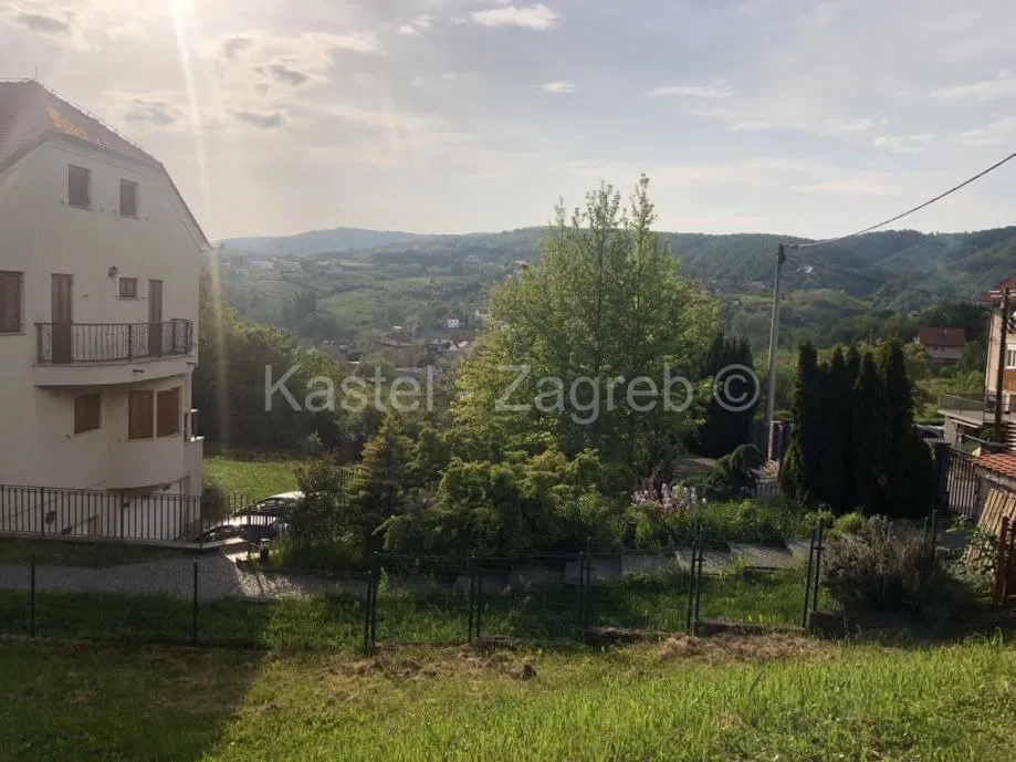 Mikulići građevinsko zemljište površine 1002m2, stambene namjene