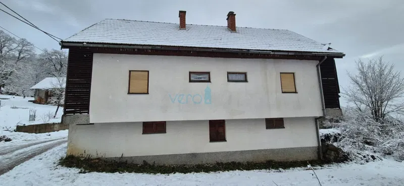 Gorski kotar, Vrbovsko, detached house with 3 apartments, yard, for sale – 2
