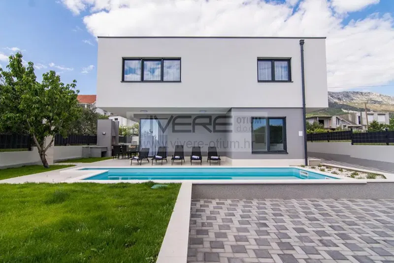 Two elegant villas in a quiet area – 2